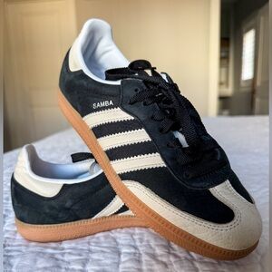 Adidas Samba’s (Women’s size 7/Men’s size 6)